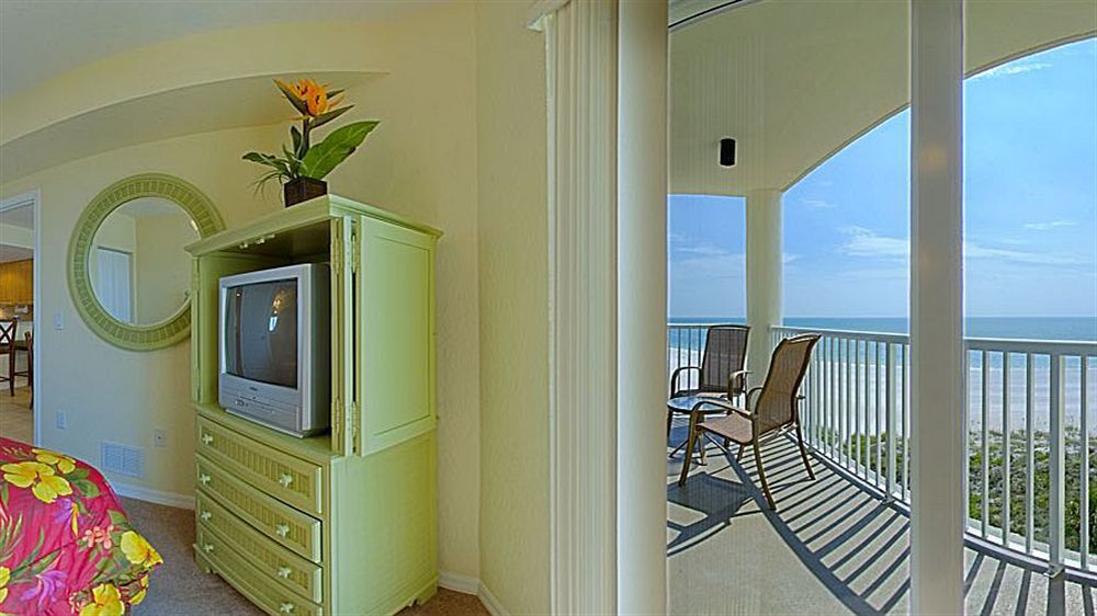 Sunset Vistas Two Bedroom Beachfront Suites St. Pete Beach Extérieur photo