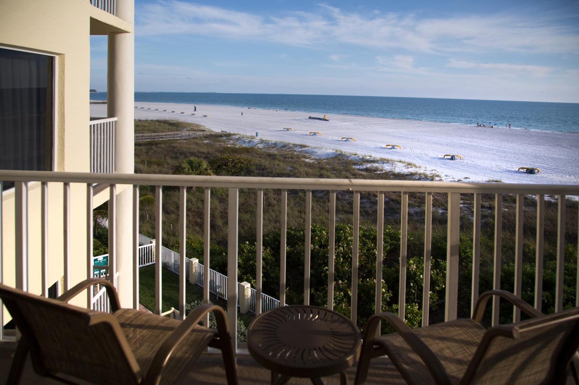 Sunset Vistas Two Bedroom Beachfront Suites St. Pete Beach Chambre photo