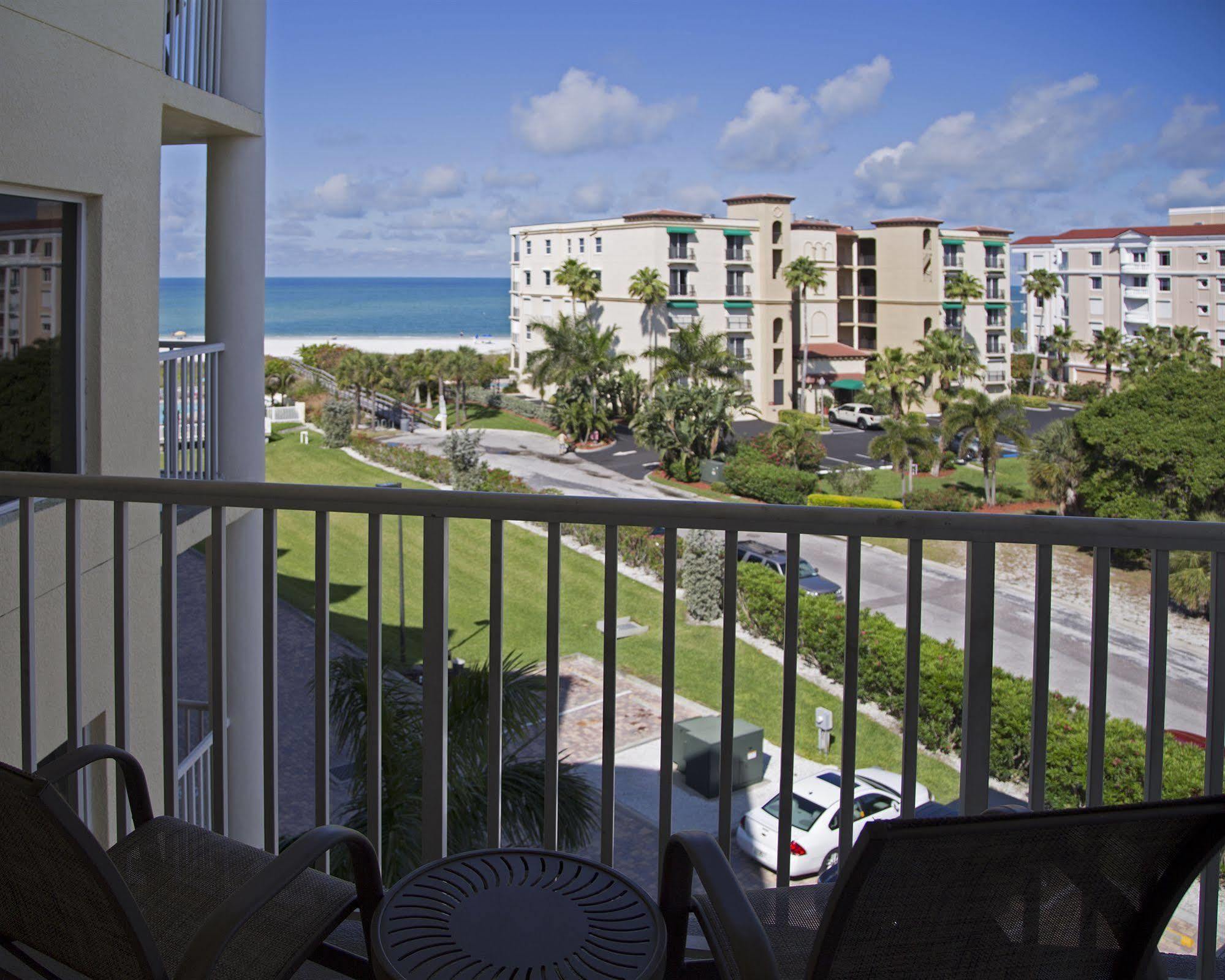 Sunset Vistas Two Bedroom Beachfront Suites St. Pete Beach Extérieur photo