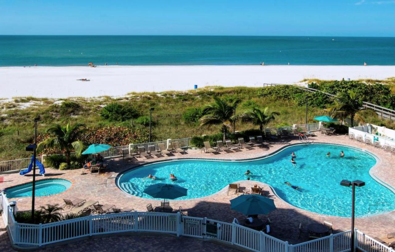 Sunset Vistas Two Bedroom Beachfront Suites St. Pete Beach Extérieur photo